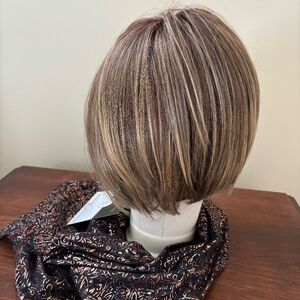 Toni Brattin "Confidence" wig. Average size cap. Brown/Blonde.